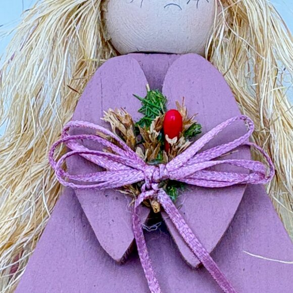 Handcrafted Wooden Angel Christmas Ornament Straw Hair with Bouquet Wood Block - Picture 7 of 7